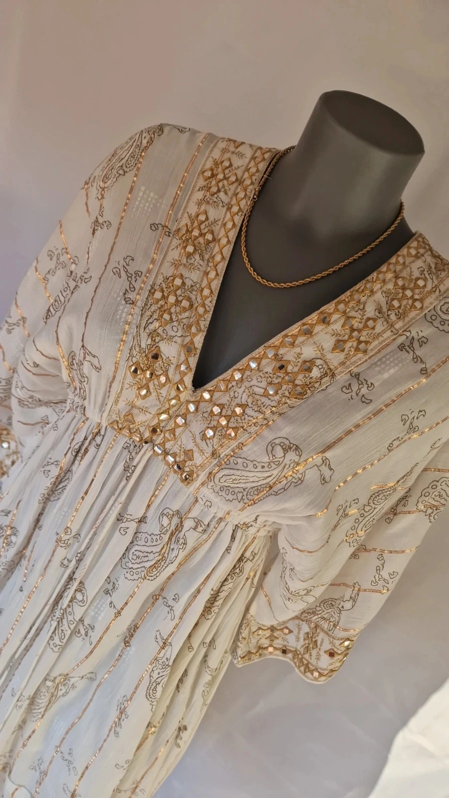 Robe bohème blanche et dorée – détails brodés – taille 36/38 – photo 9